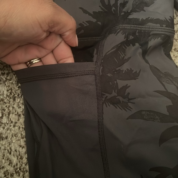 Aerie Tropical Print Side Pocket Bike Shorts in Black & Gray - Picture 4 of 5